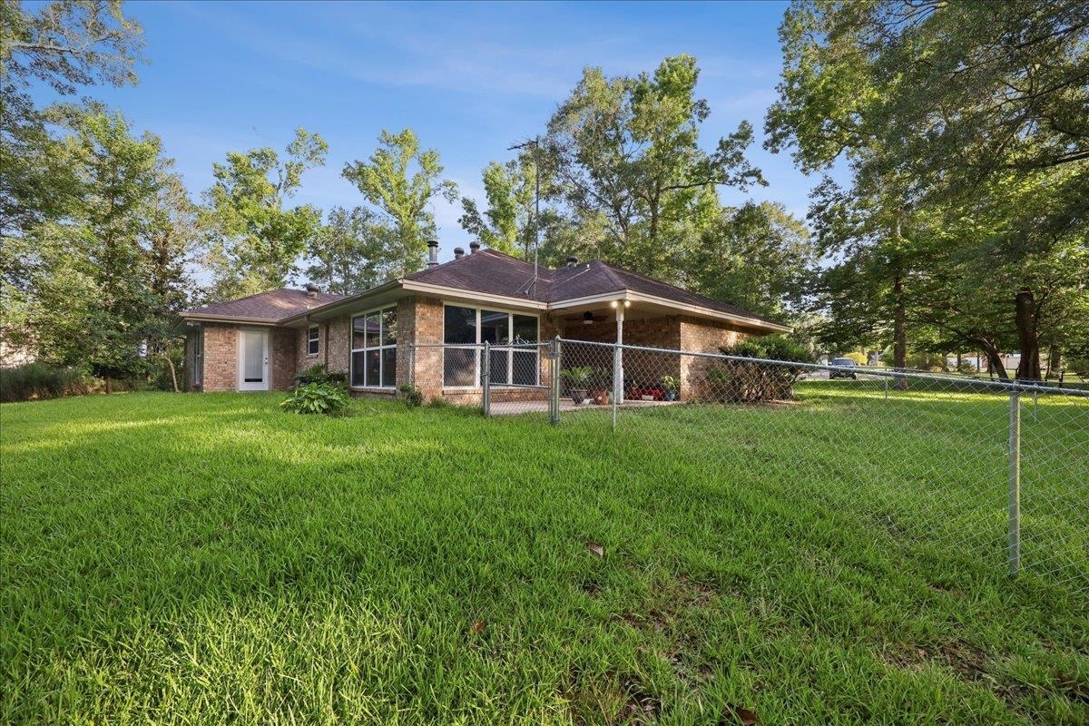 Property Photo: 16 Briarcliff Lane TX 77657