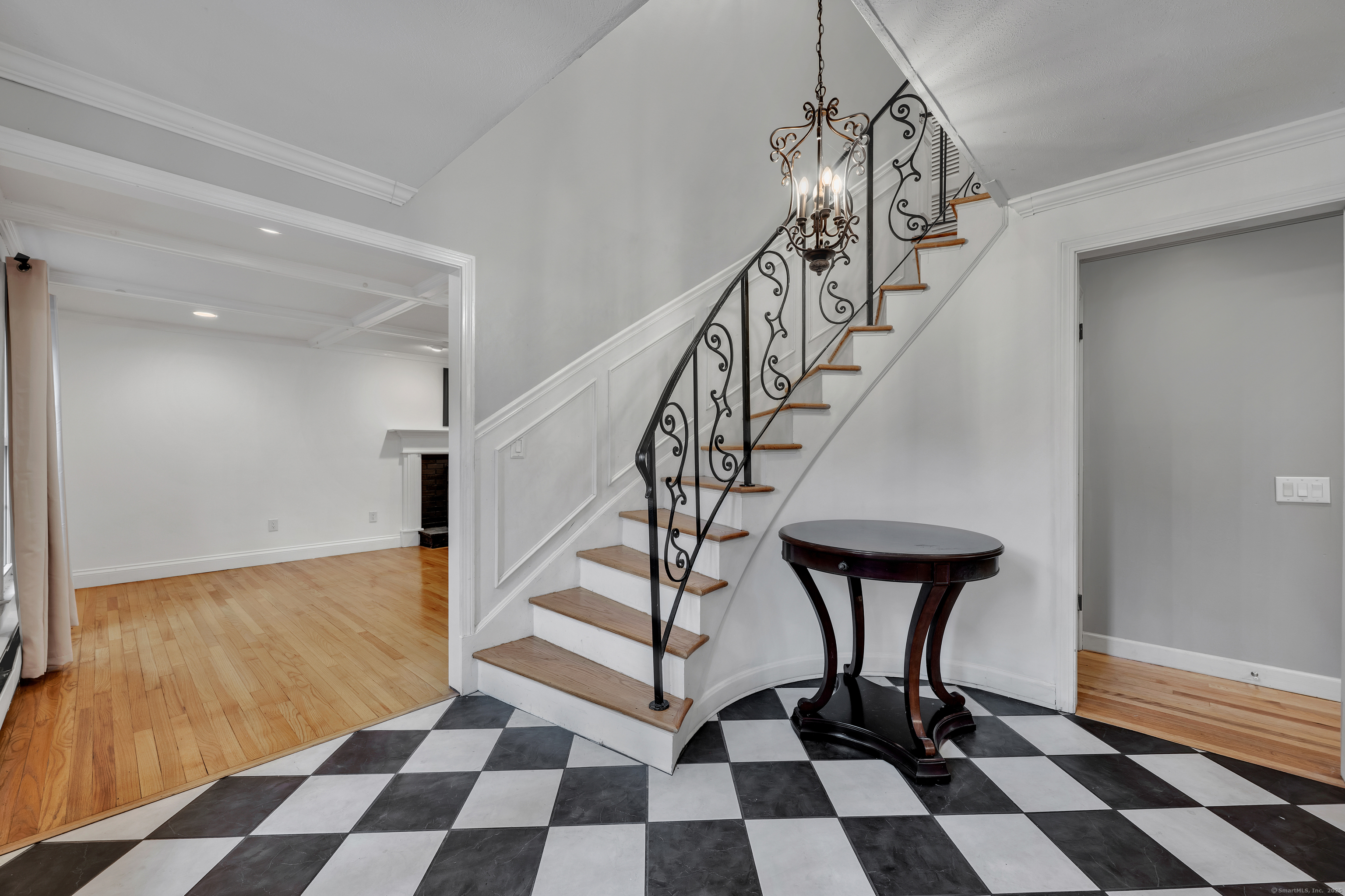 Property Photo: 206 Ludlow Road CT 06040