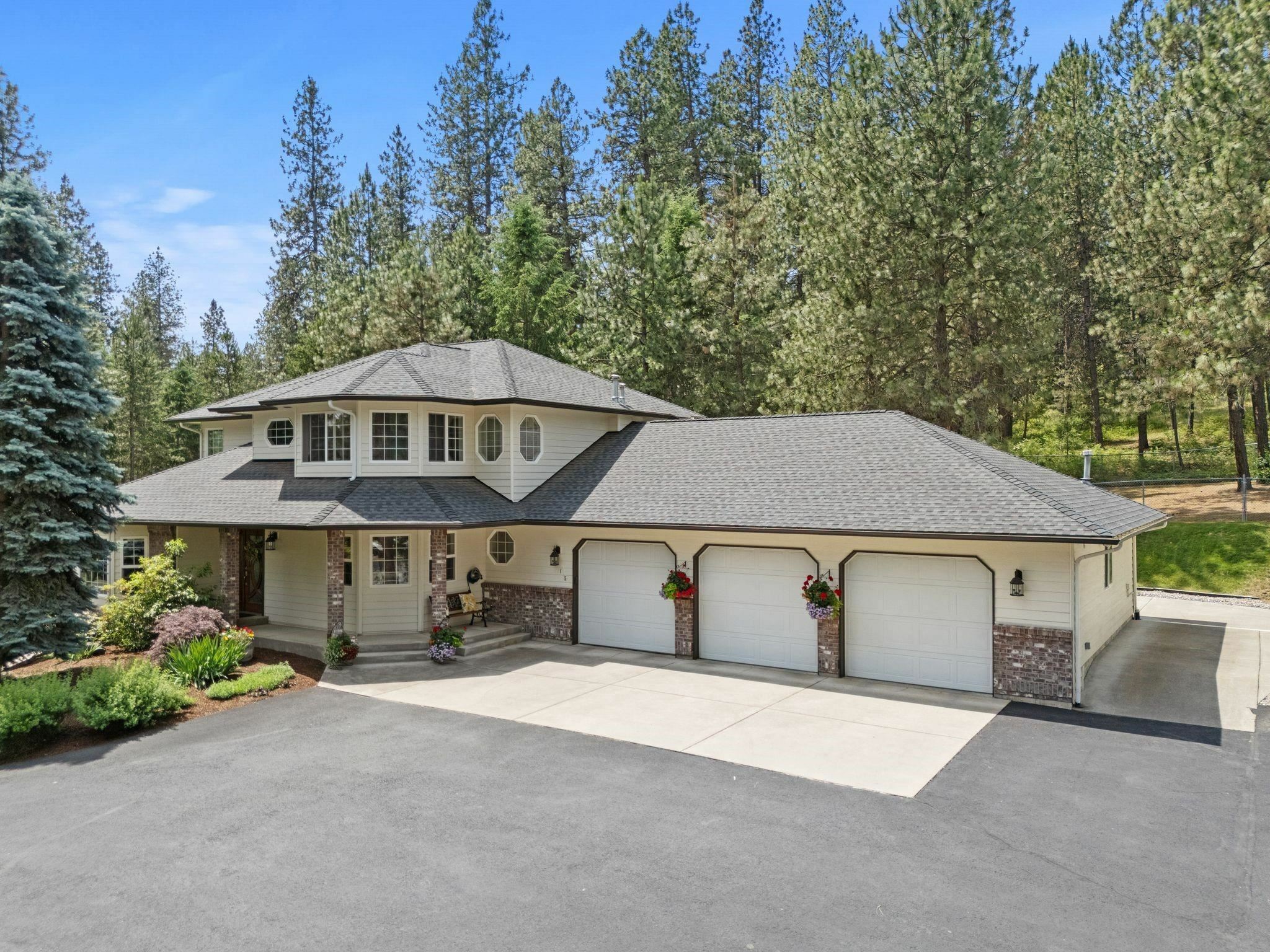 Property Photo: 9015 N Murray Rd WA 99025