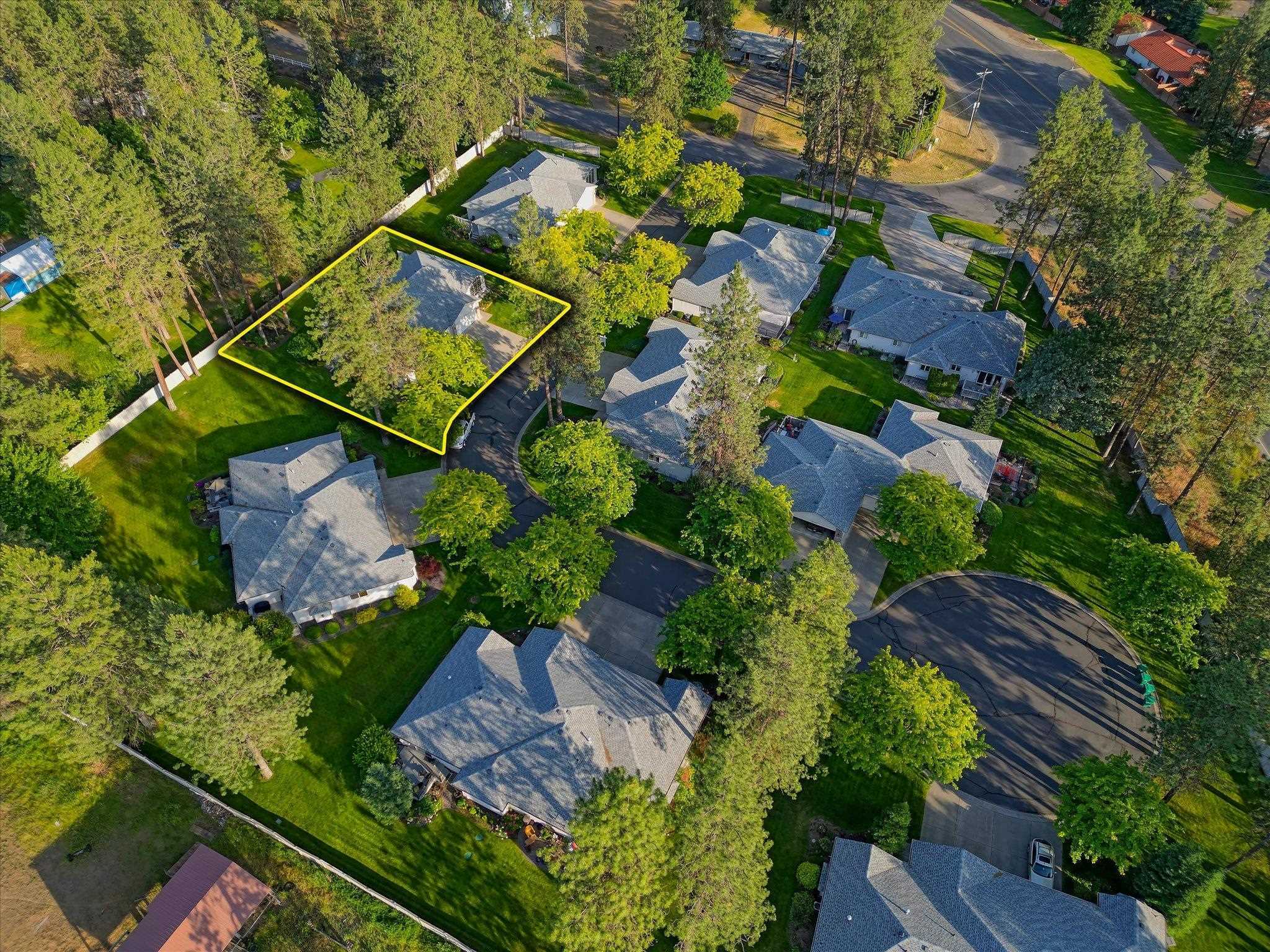 Property Photo: 8410 N Pine Meadows Ln 8410 WA 99026