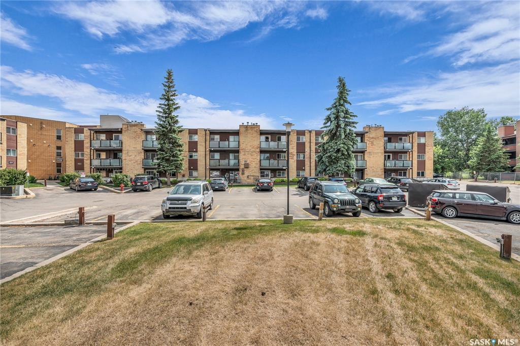 Property Photo: 423 Tait Court 307 SK S7H 5L3