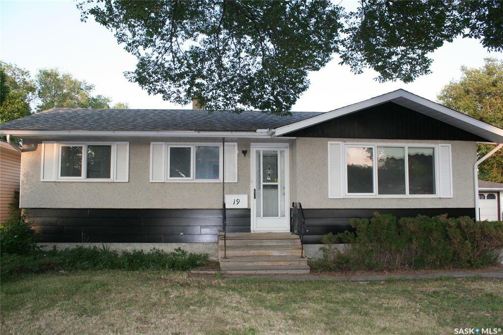 Property Photo: 19 Merlin Crescent SK S4R 3E7