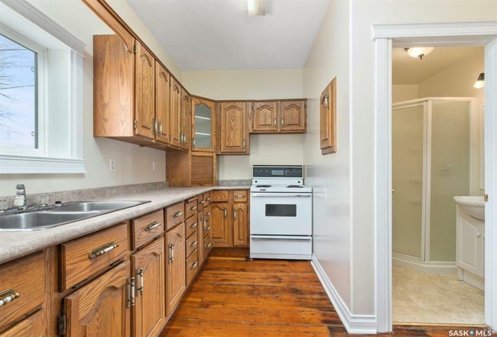 Property Photo:  217 H Avenue S  SK S7M 1W1 