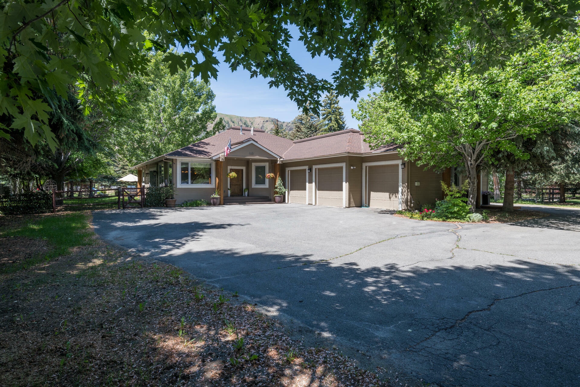 Property Photo: 1621 N 2nd Ave ID 83333