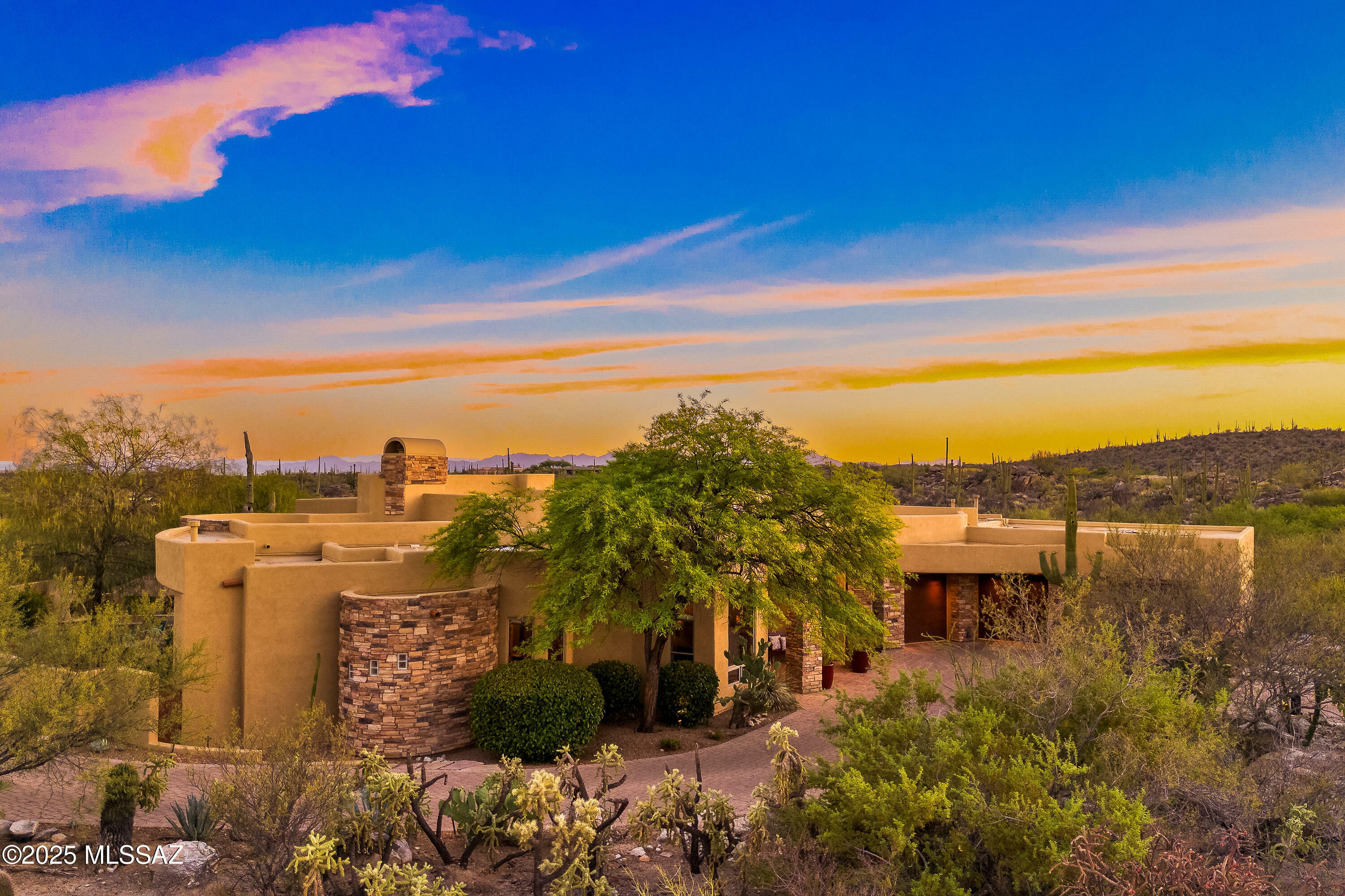 Property Photo: 545 E Thunderstorm Place AZ 85755