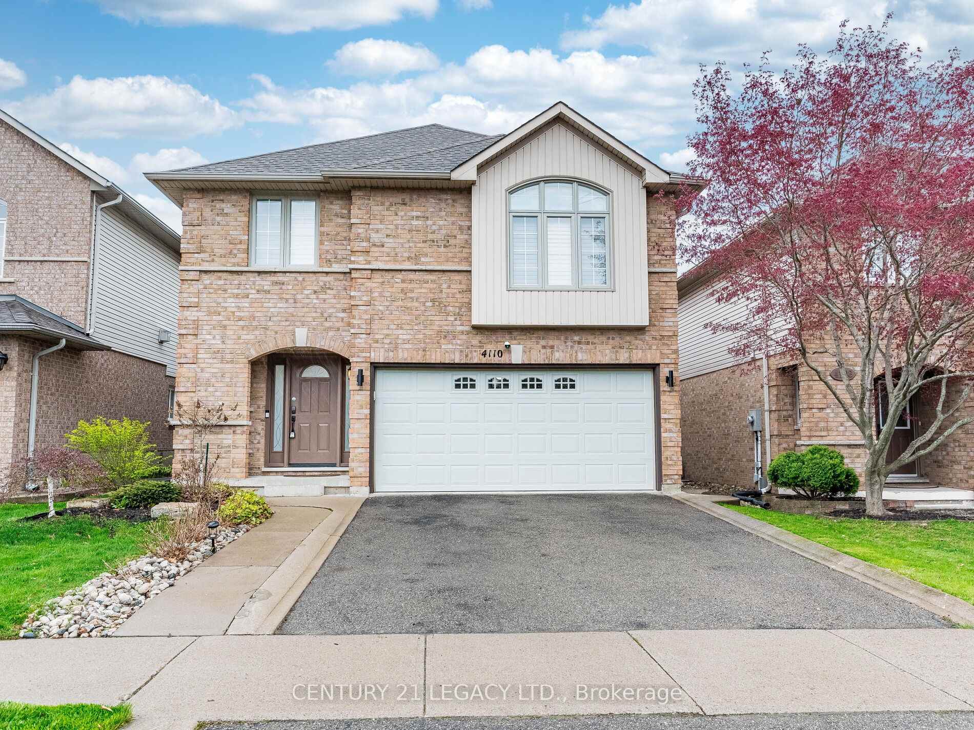 Property Photo: 4110 Forest Run Avenue ON L7M 4L7