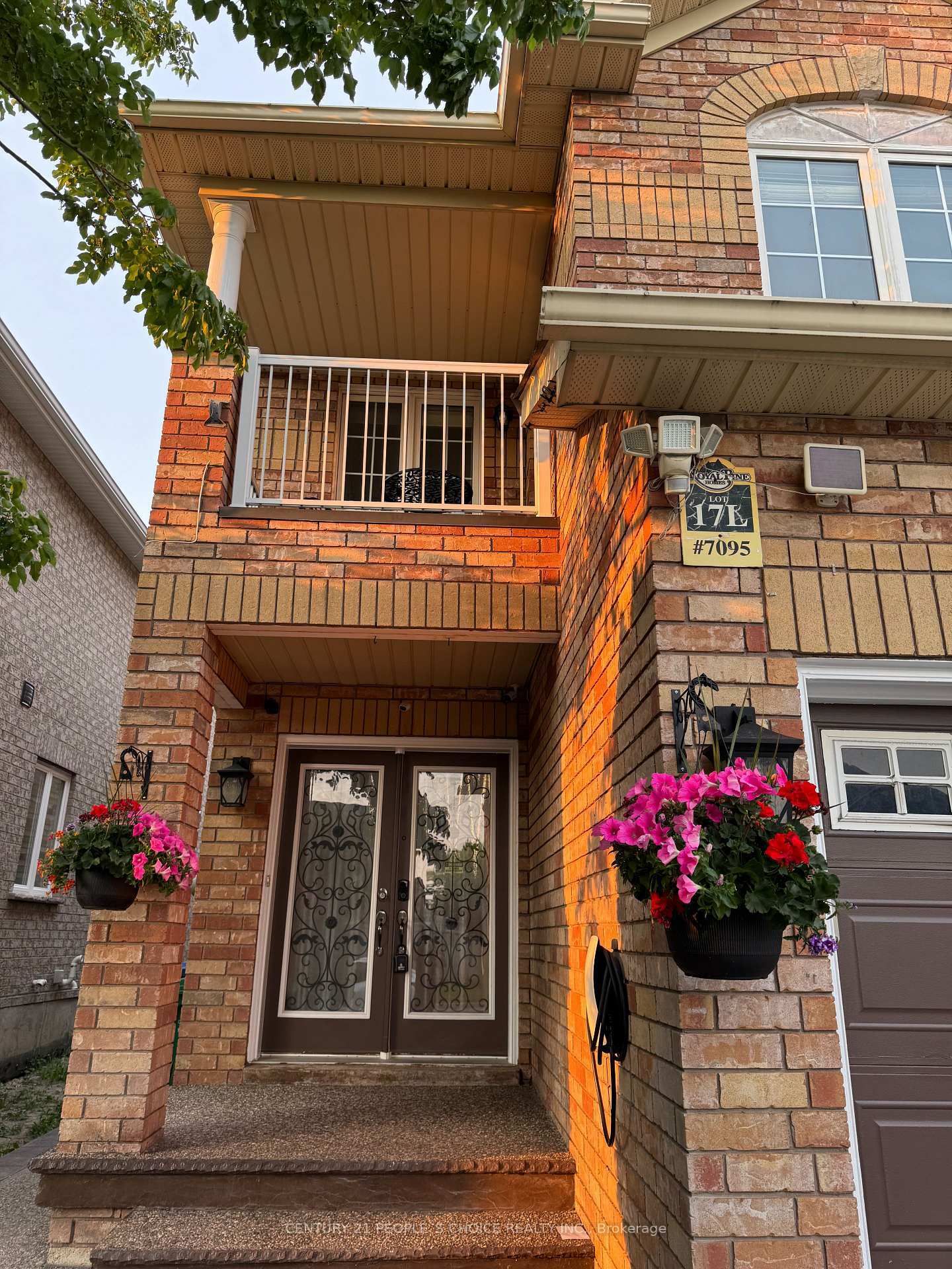 Photo de la propriété: 7095 Village Walk ON L5W 1X5