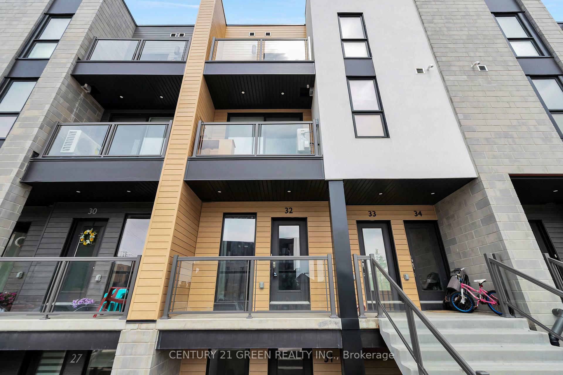 Photo de la propriété:  261 Woodbine Avenue 32  ON N2R 0P7 