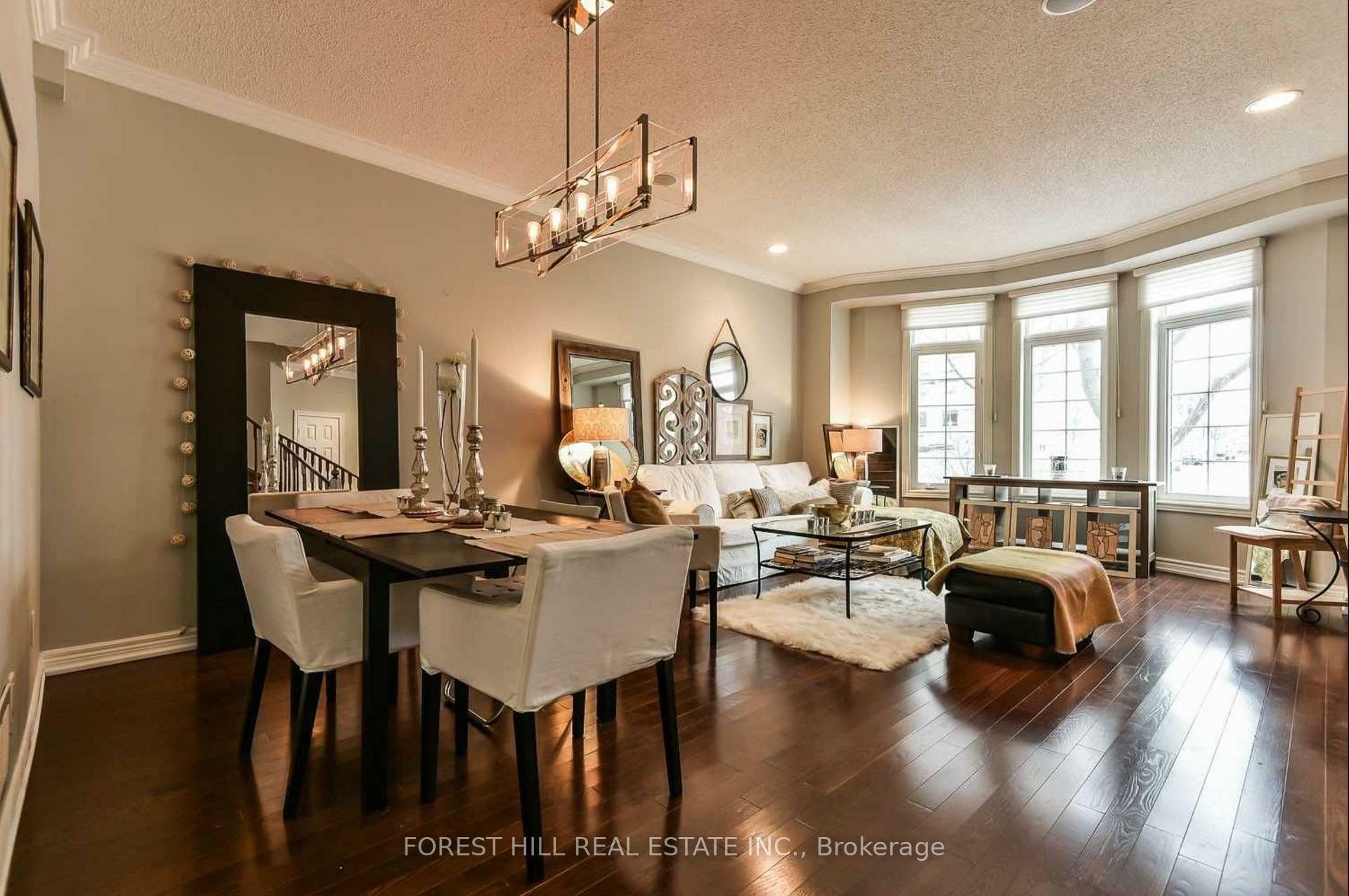 Photo de la propriété: 10 Horsham Avenue ON M2N 1Z7