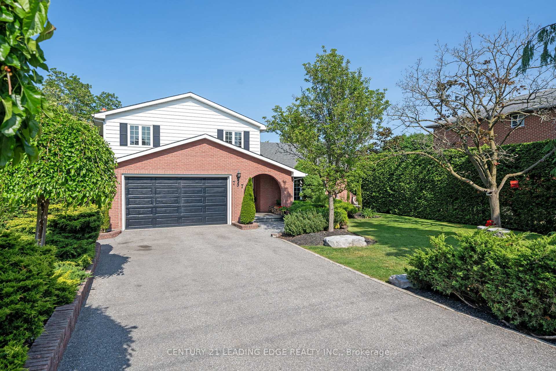 Property Photo: 757 Cochrane Street ON L1N 5J7