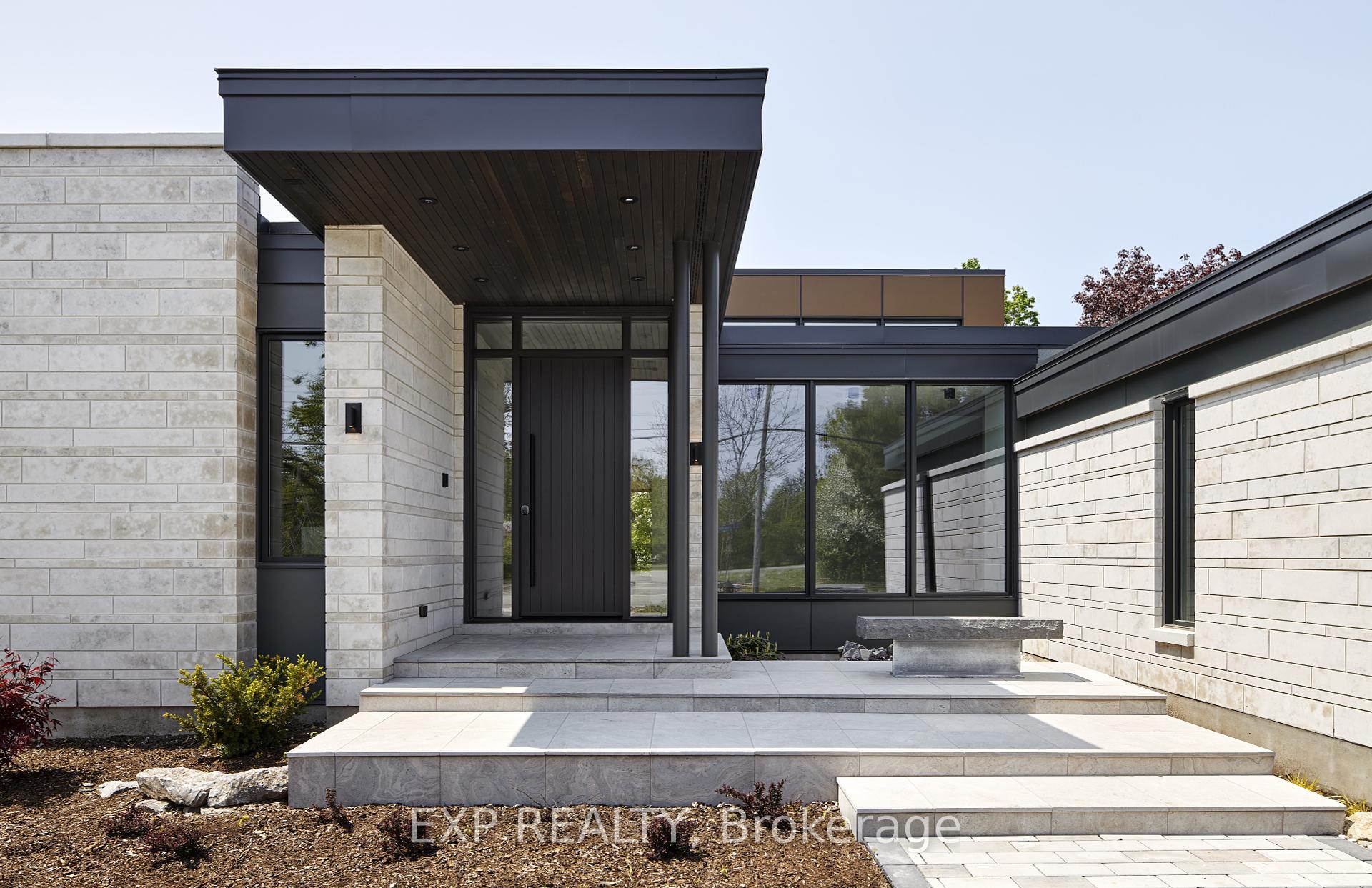 Property Photo: 32 Clovelly Road ON K1J 6M2