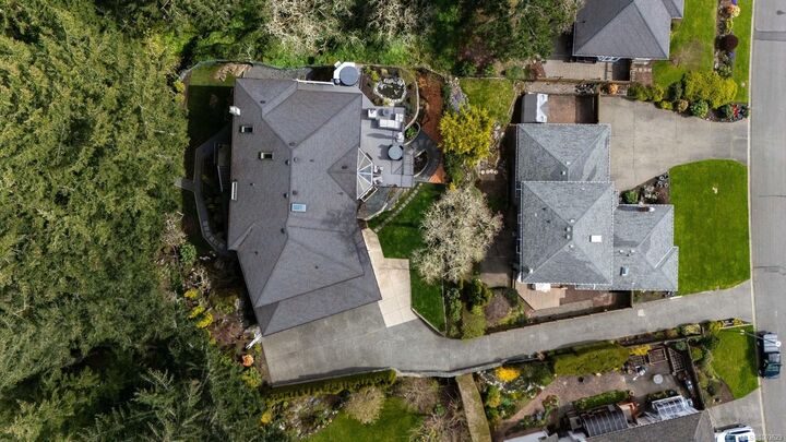 Property Photo: 1006 Pheasantwood Pl BC V8X 4Z3