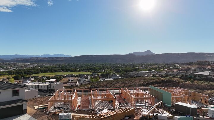 Property Photo:  2054 W 320 S 37-40  UT 84737 