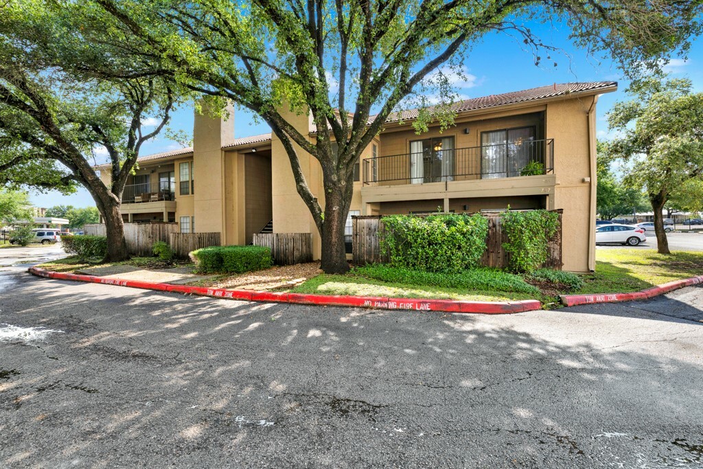 1202 Thorpe Lane 708  San Marcos TX 78666 photo
