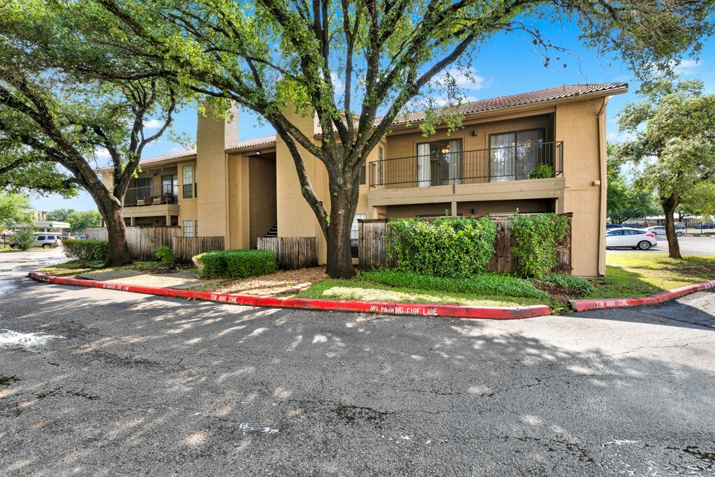 Property Photo: 1202 Thorpe Lane 708 TX 78666