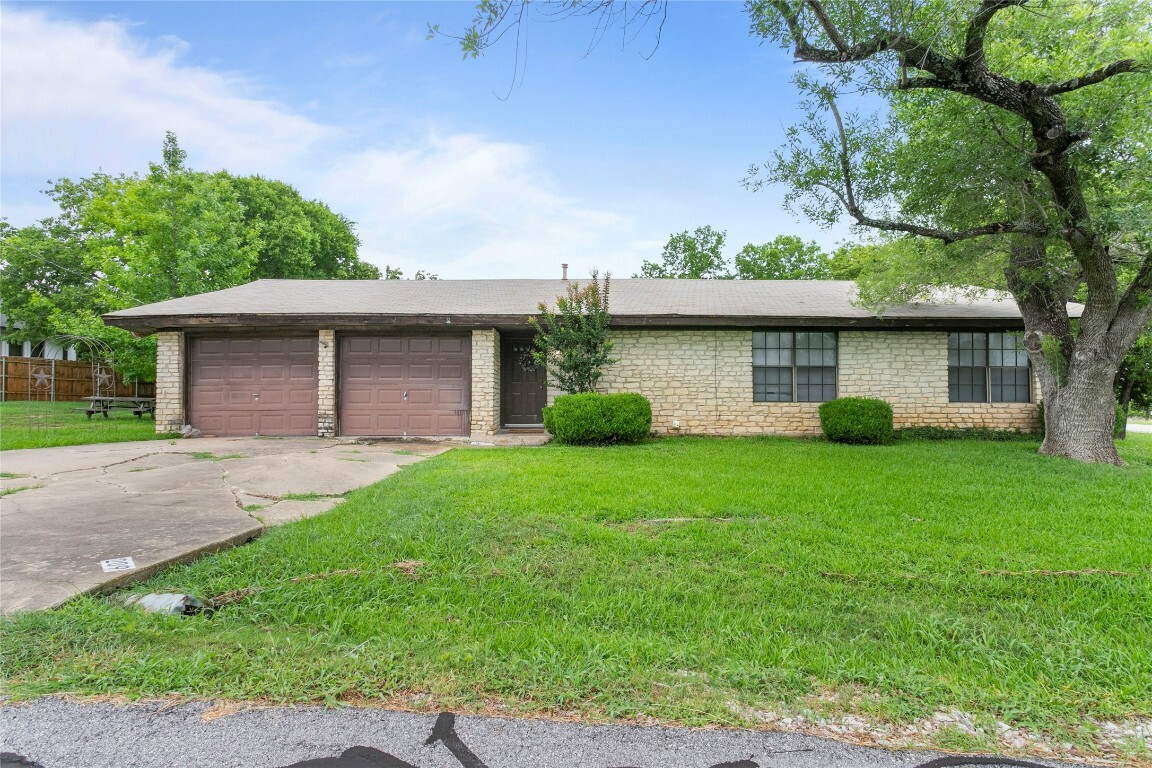 Property Photo: 209 E Rector Street TX 78653