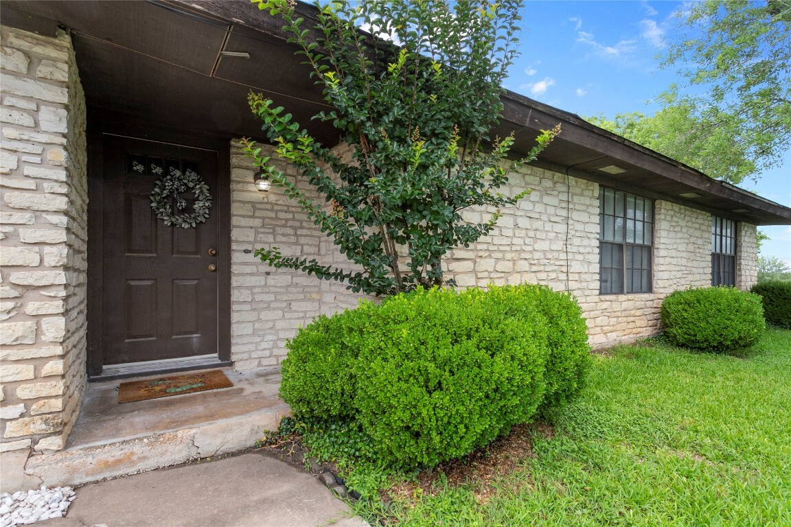 Property Photo: 209 E Rector Street TX 78653