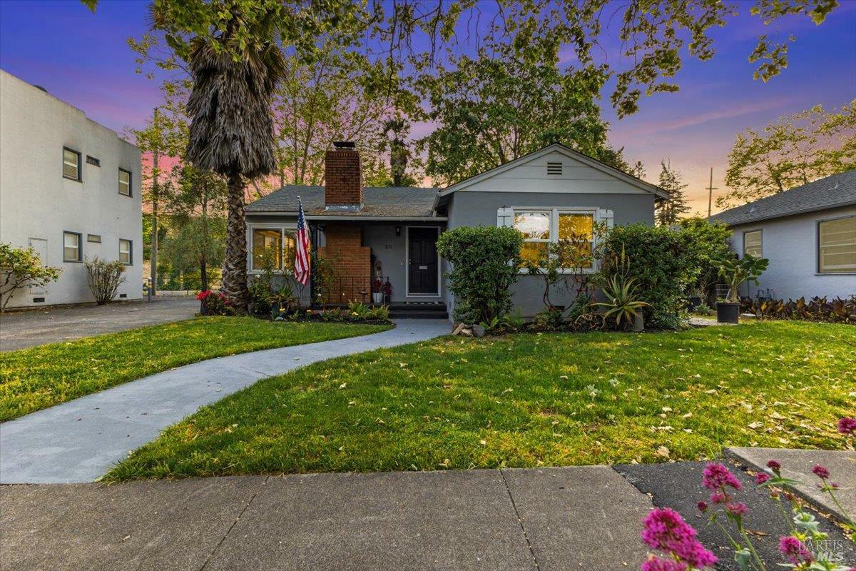 Property Photo:  831 Washington Street  CA 95401 
