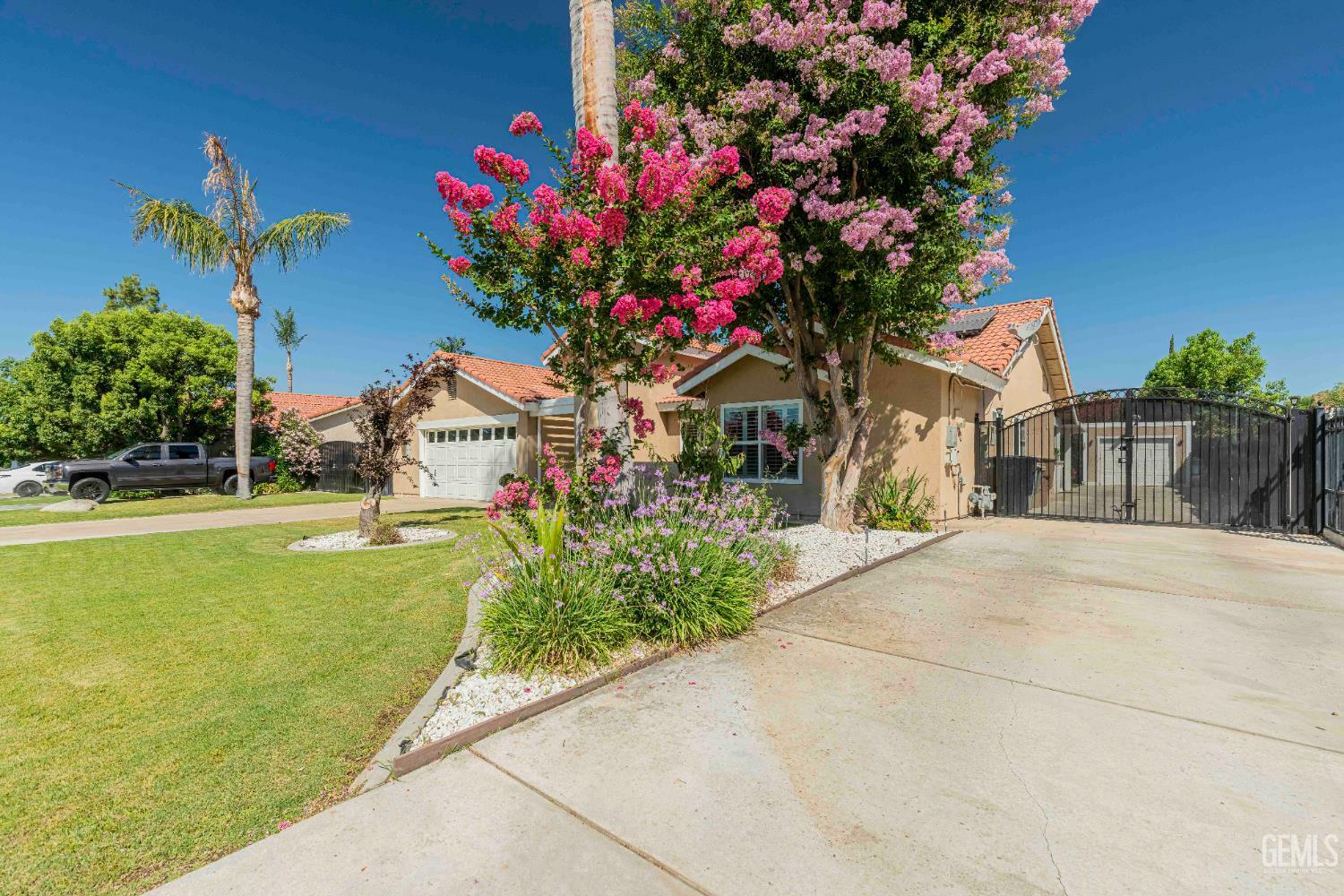 Property Photo: 3405 Raven Oak Ct CA 93311
