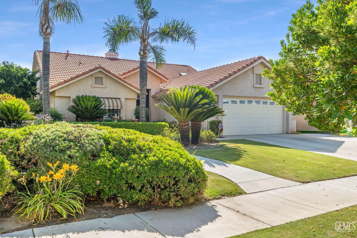 Property Photo: 3010 Tea Rose Street CA 93311