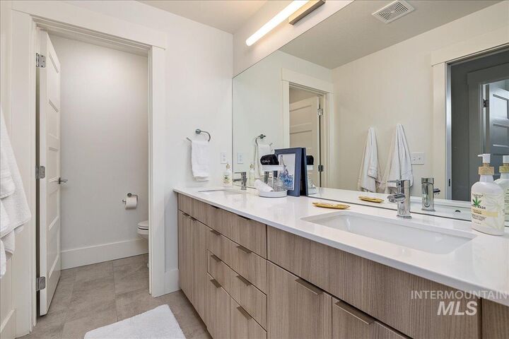 Property Photo: 2775 W Stewart Ave ID 83702