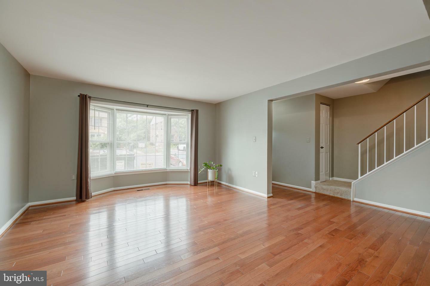 Property Photo: 5607 Castlebury Court VA 22015