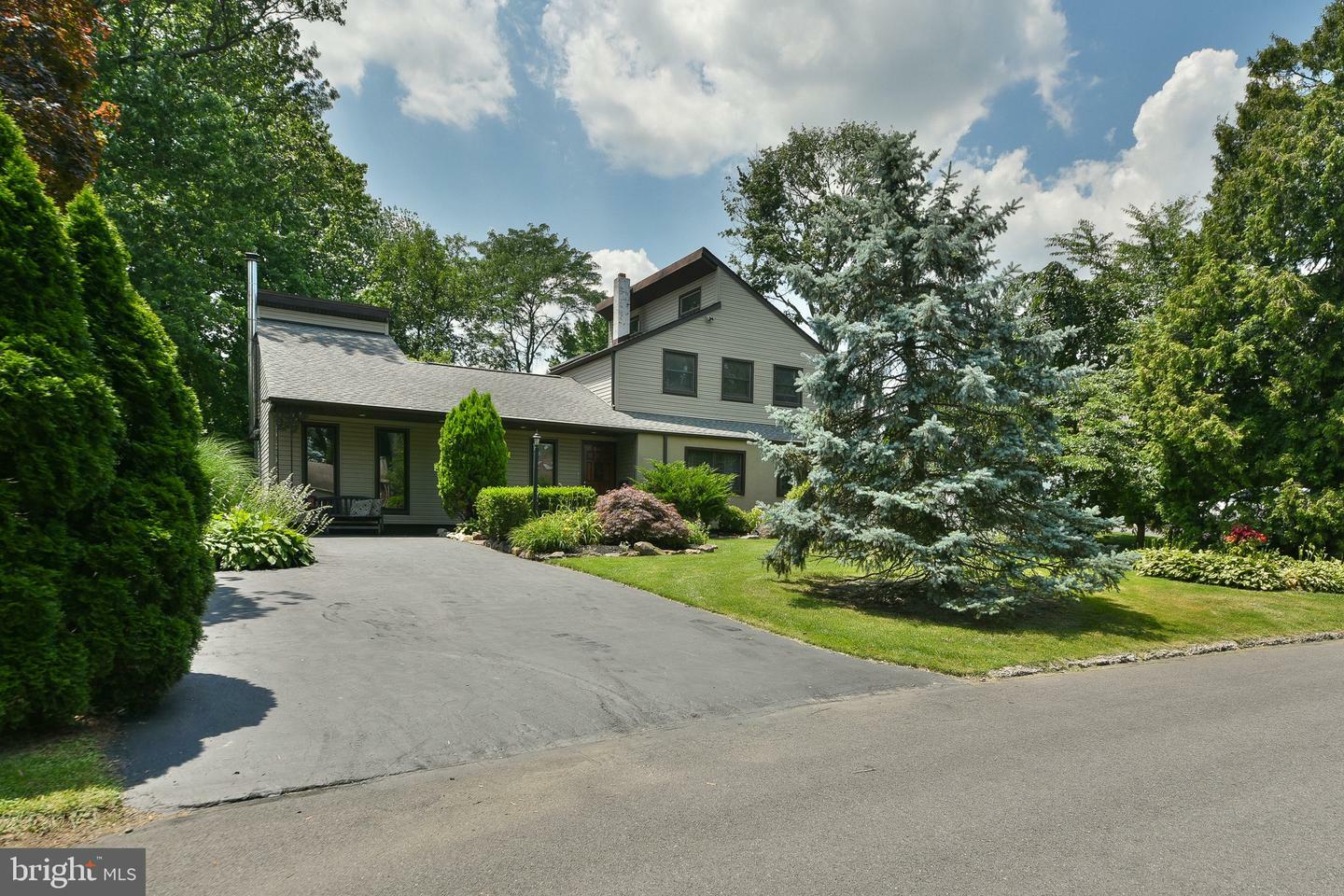 Property Photo:  607 Cembra Court  PA 19053 