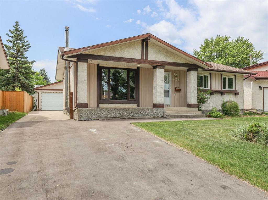 Property Photo: 231 Augusta Drive MB R3T 4H3