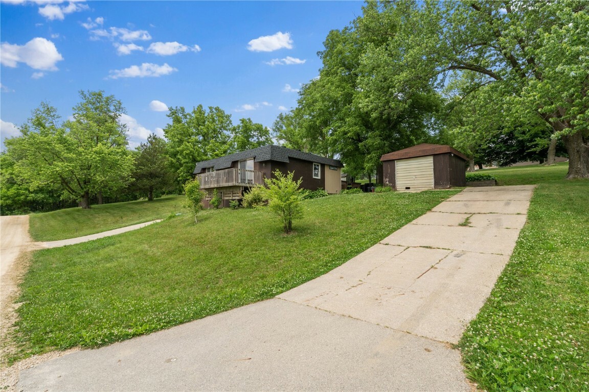 Property Photo: 22101 Pleasant Drive IA 52302
