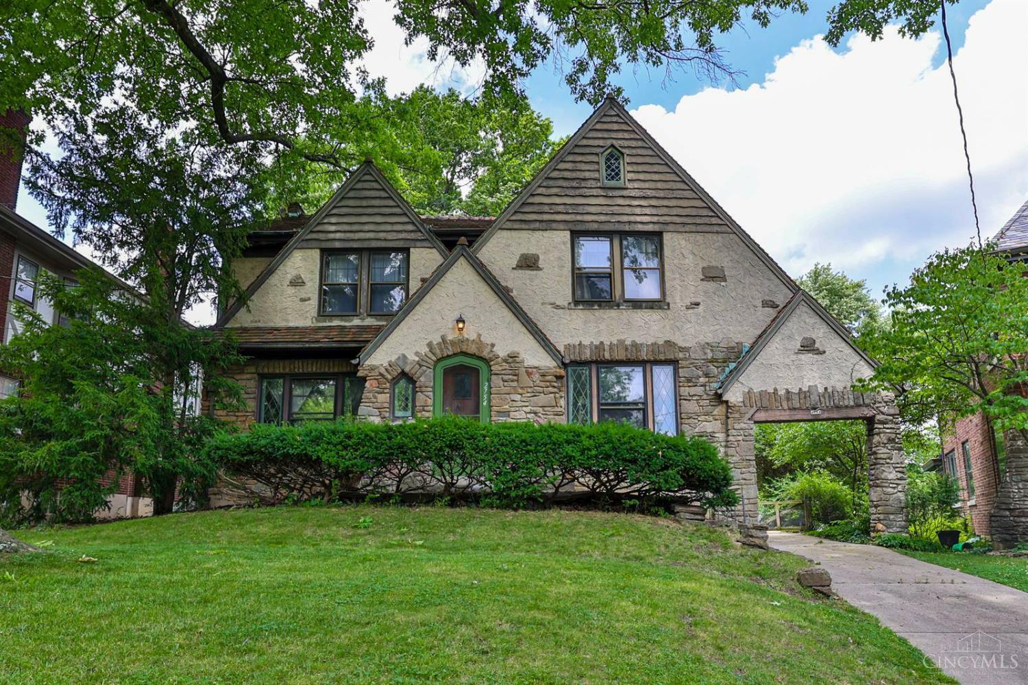 Property Photo: 2754 Powell Drive OH 45211