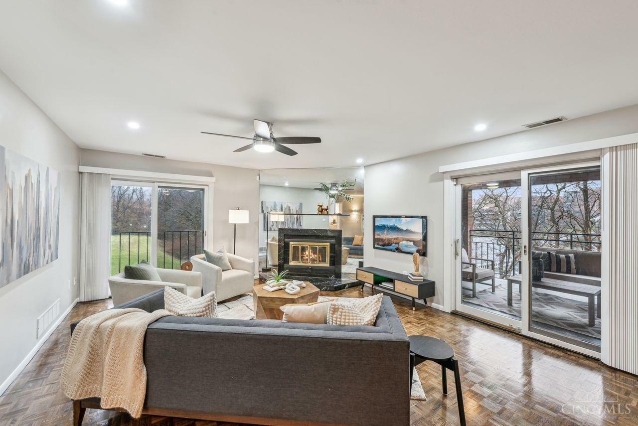Property Photo: 879 Rue De La Paix OH 45220
