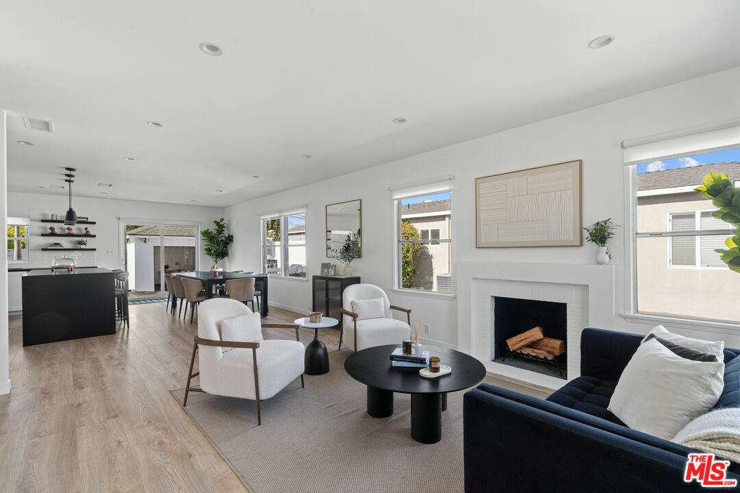 Property Photo: 6129 W 76th St CA 90045