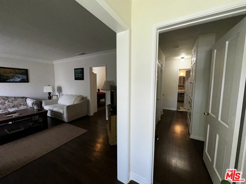 Property Photo: 2563 S Bentley Ave CA 90064