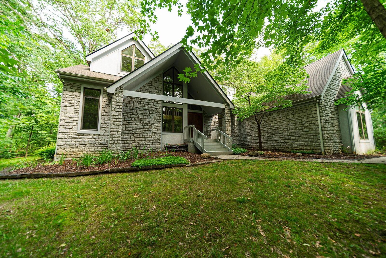 Property Photo: 7380 Ferndale Place OH 43082