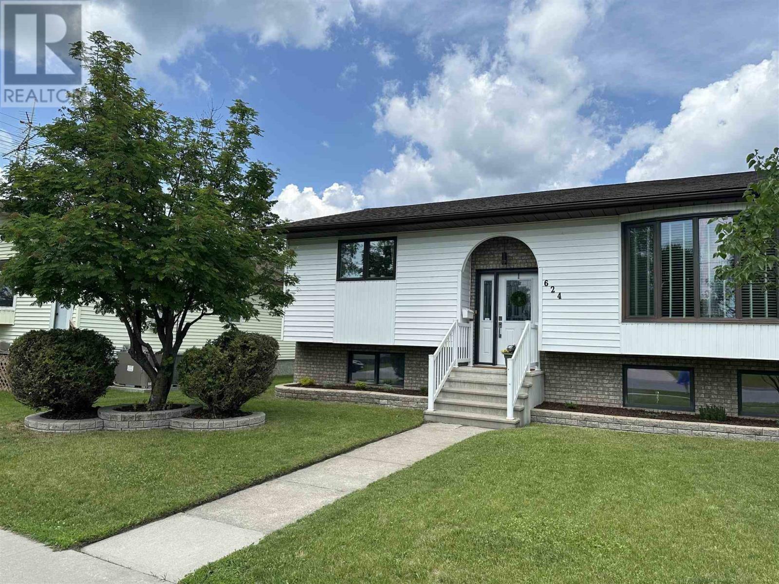 624 Third St E  Fort Frances ON P9A 1R6 photo