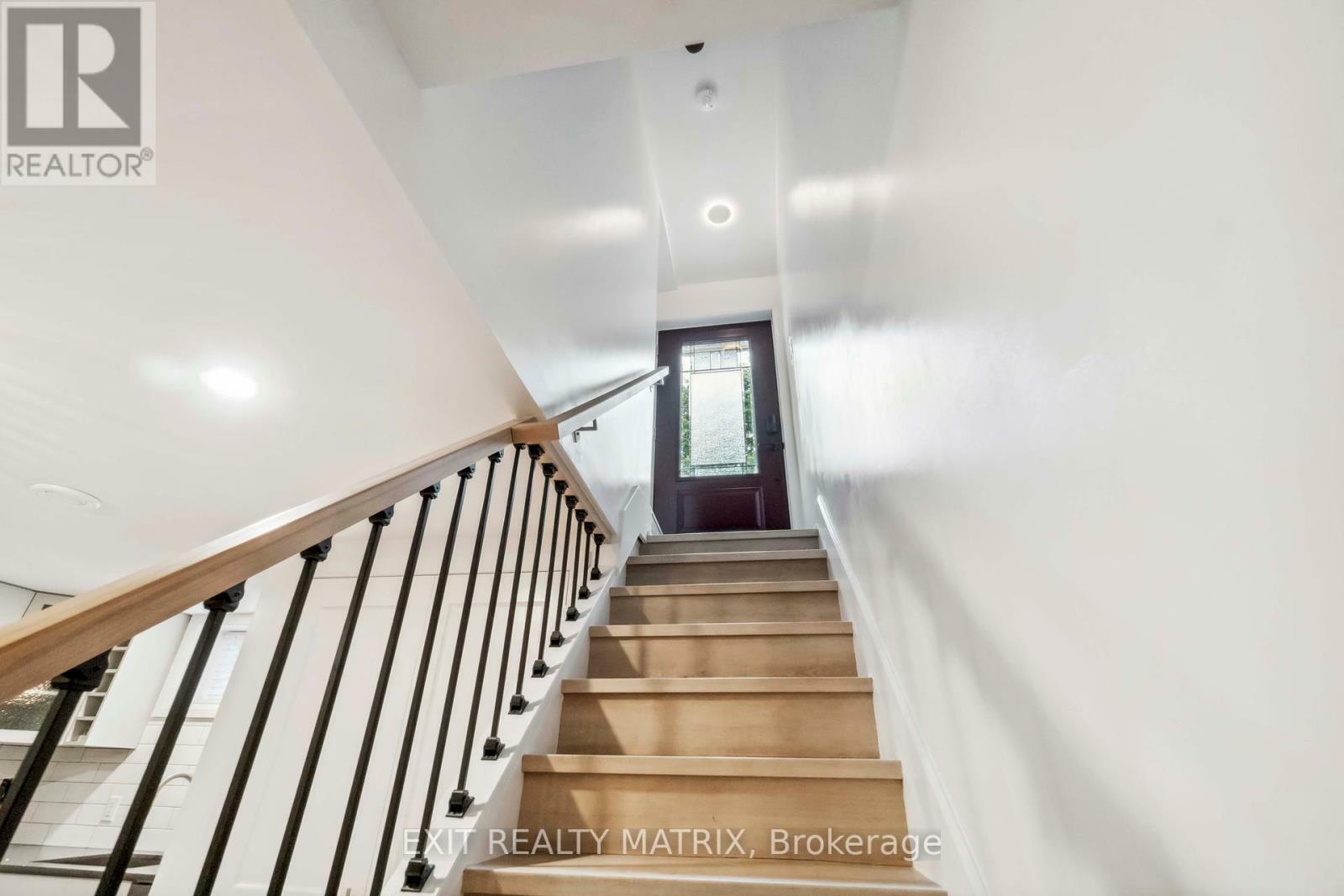 Property Photo:  848 Willow Avenue B  ON K1E 1C5 
