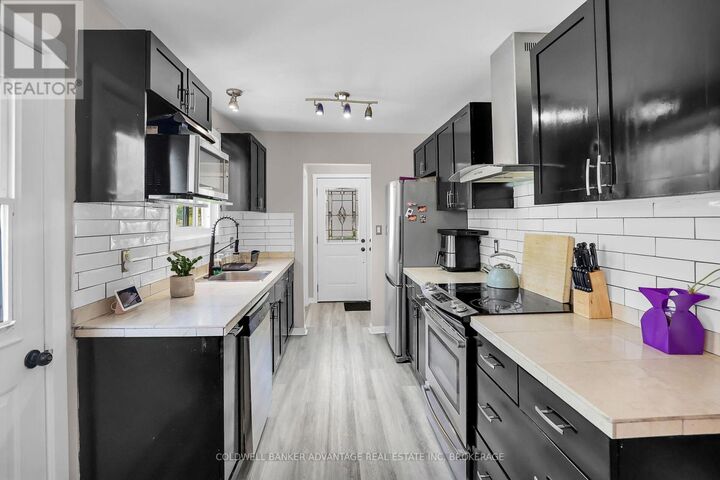 Photo de la propriété:  21 Fairlawn Crescent  ON L3C 5Z2 