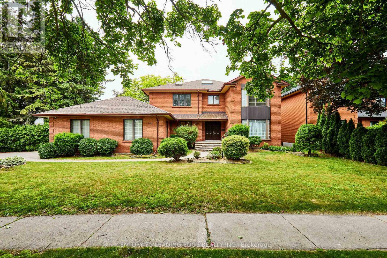 Property Photo: 1127 Oshawa Boulevard North ON L1G 5W2