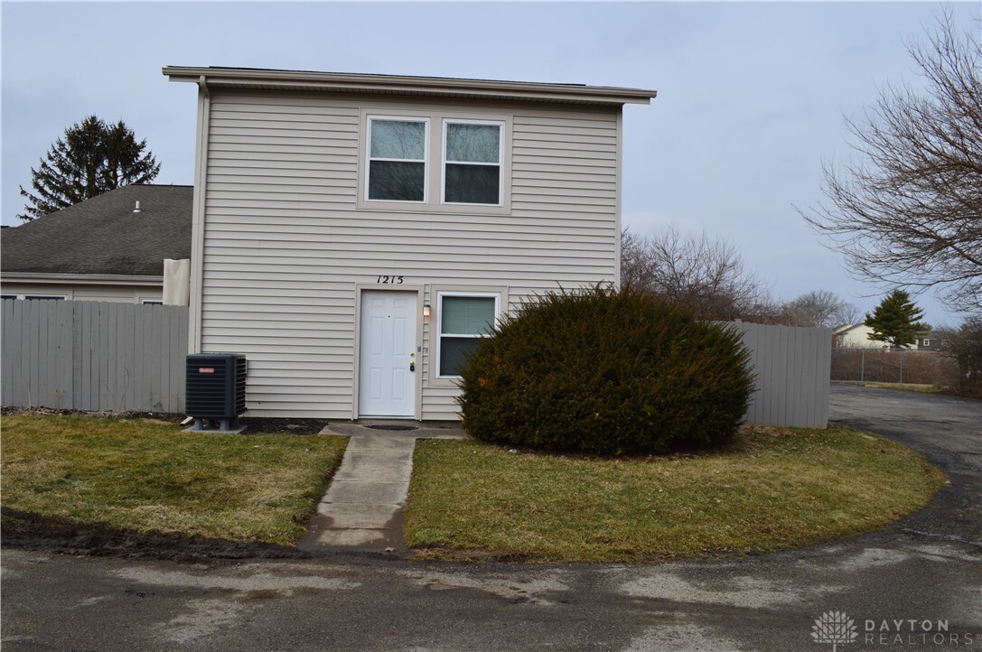 Property Photo: 1215 Robbins Run Court OH 45458