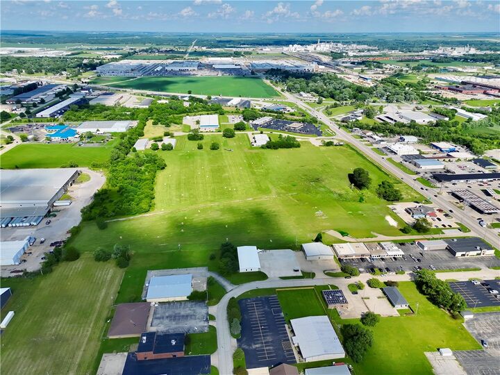 Property Photo:  1800 E Pershing Road  IL 62526 