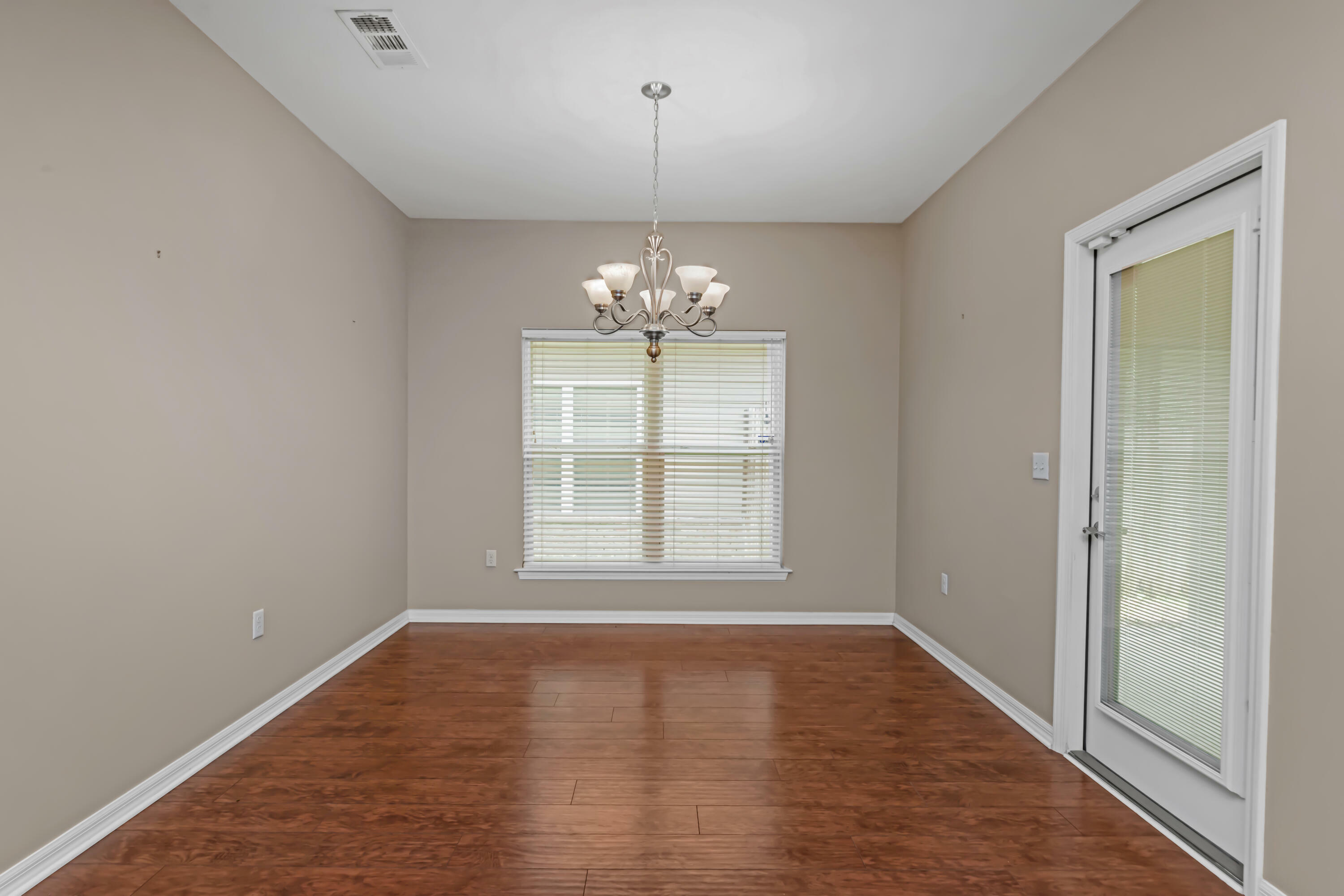 Property Photo: 1302 S Cedar Avenue FL 32578
