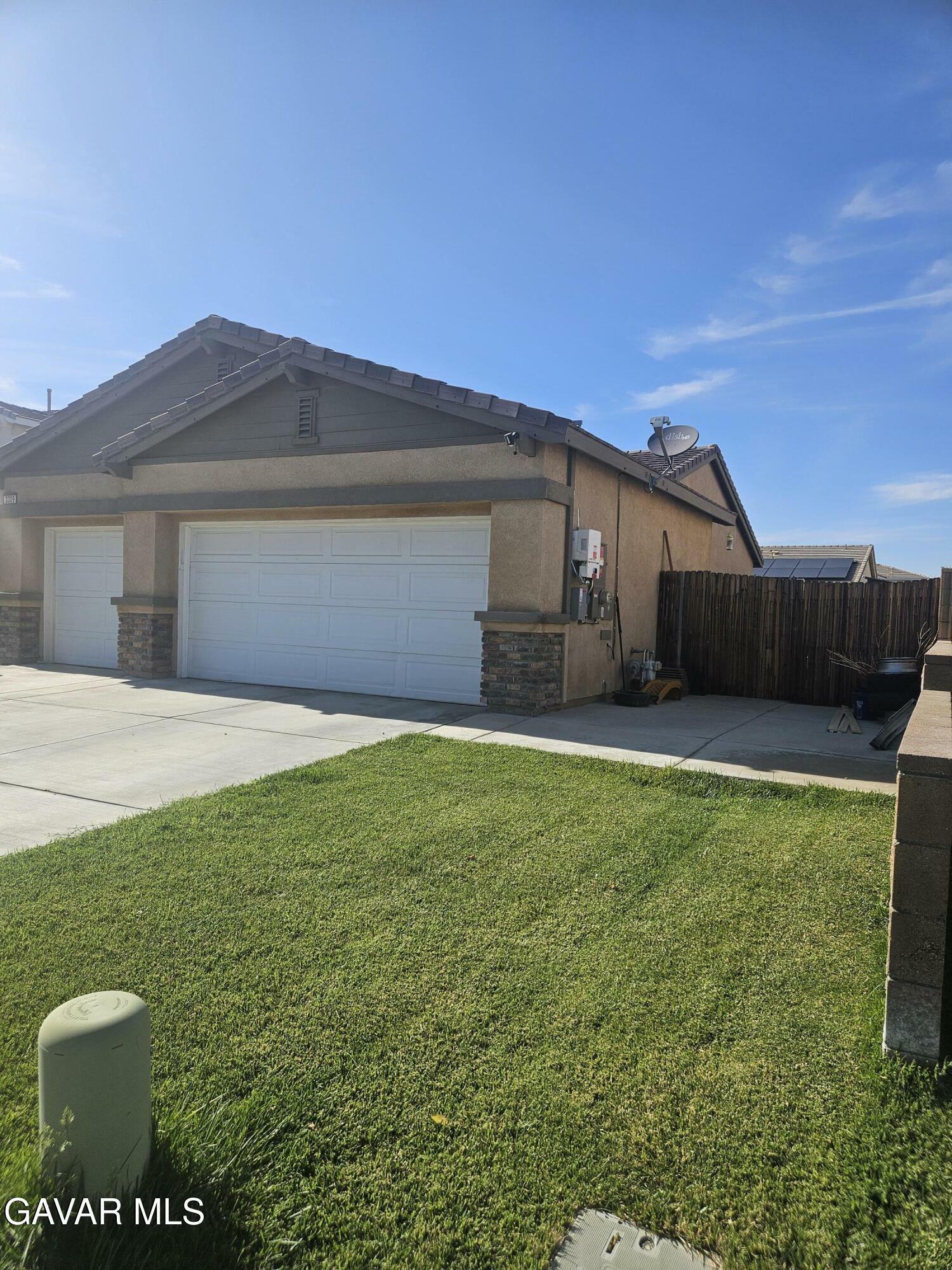 Property Photo: 3309 W Brabham Avenue CA 93560