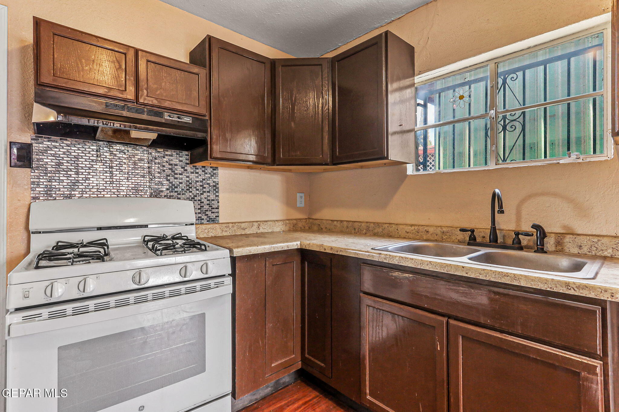 Property Photo: 541 Val Verde Street TX 79905