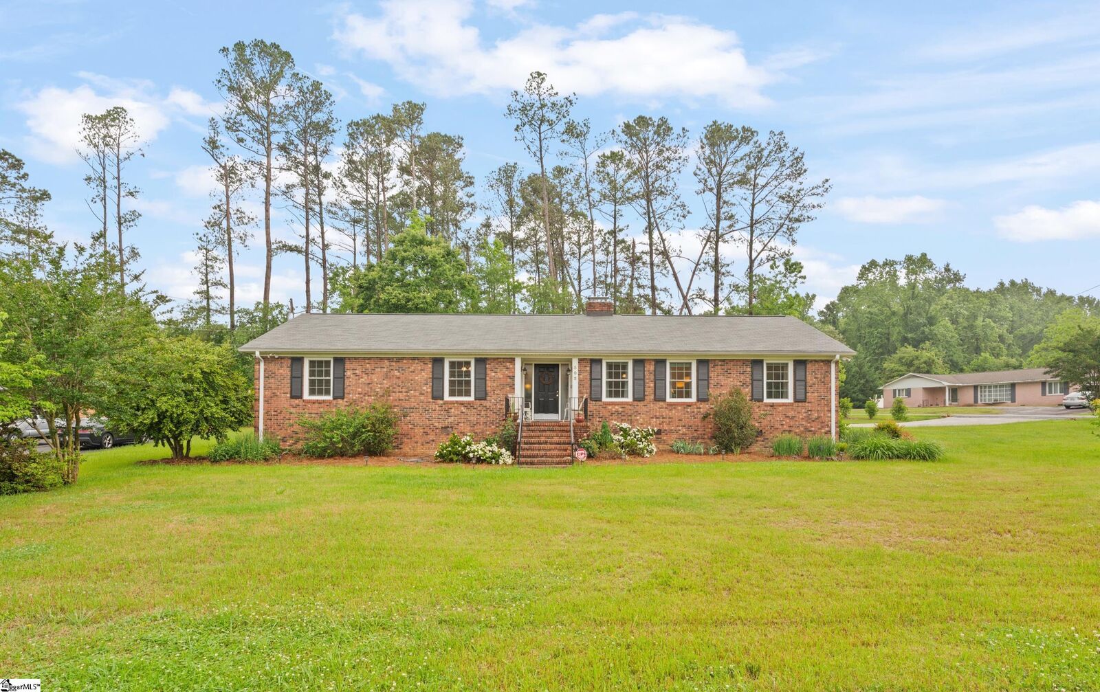 Property Photo: 302 Peach Valley Drive SC 29303