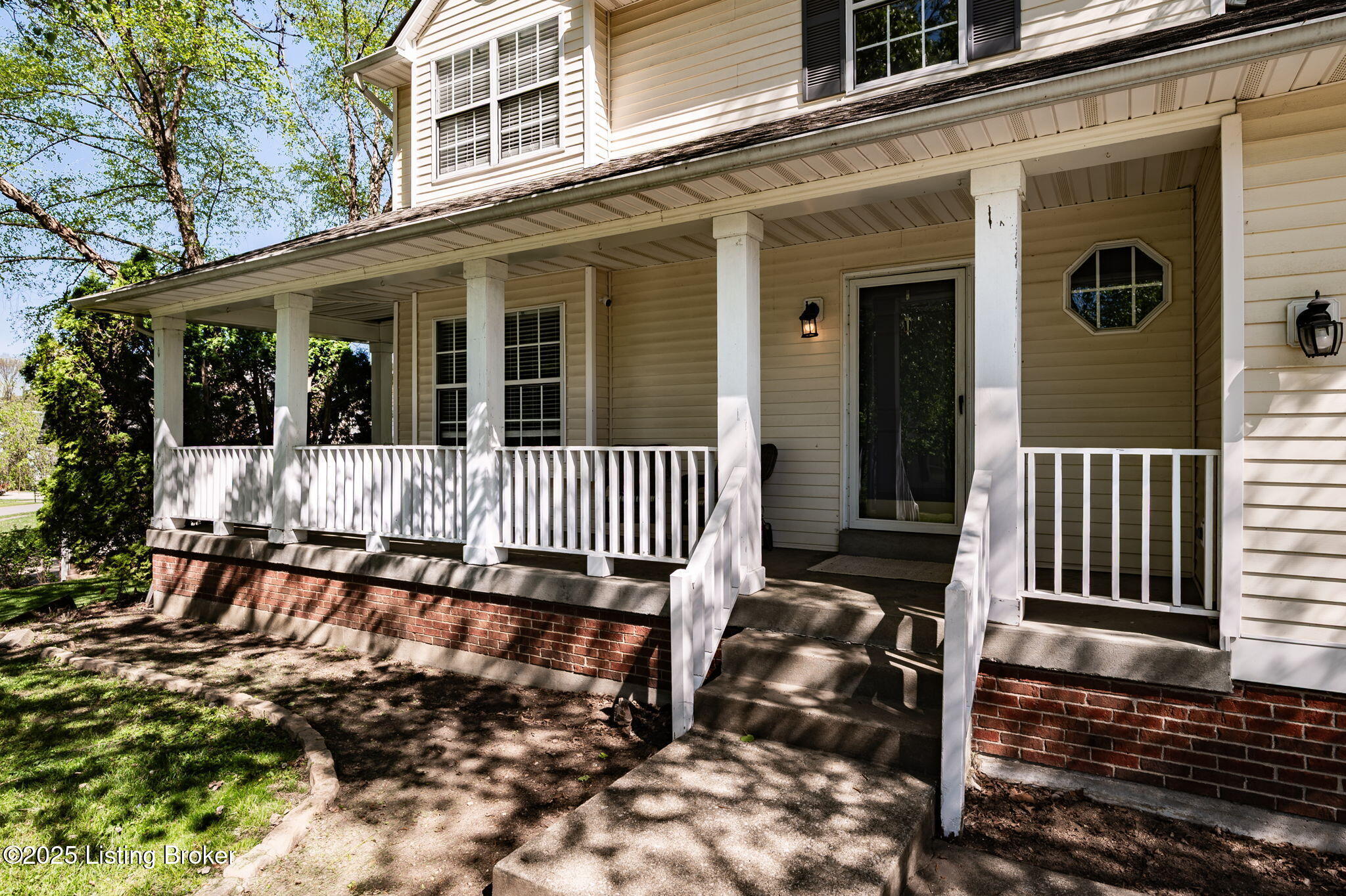 Property Photo: 10707 Hickory Cove Ct KY 40245