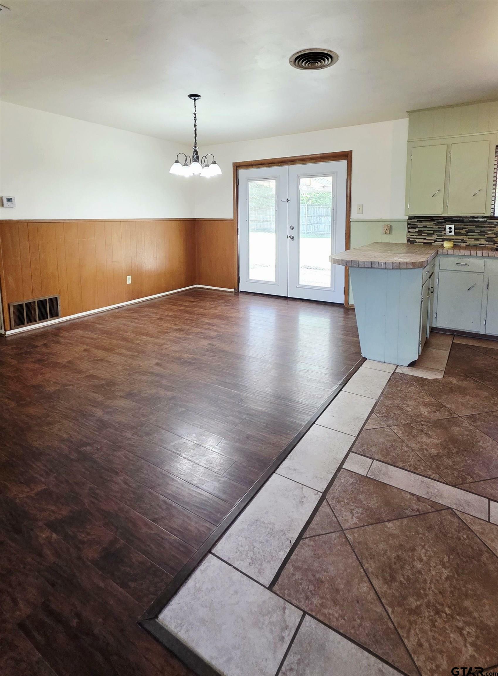 Property Photo: 118 Vesta St. TX 75602