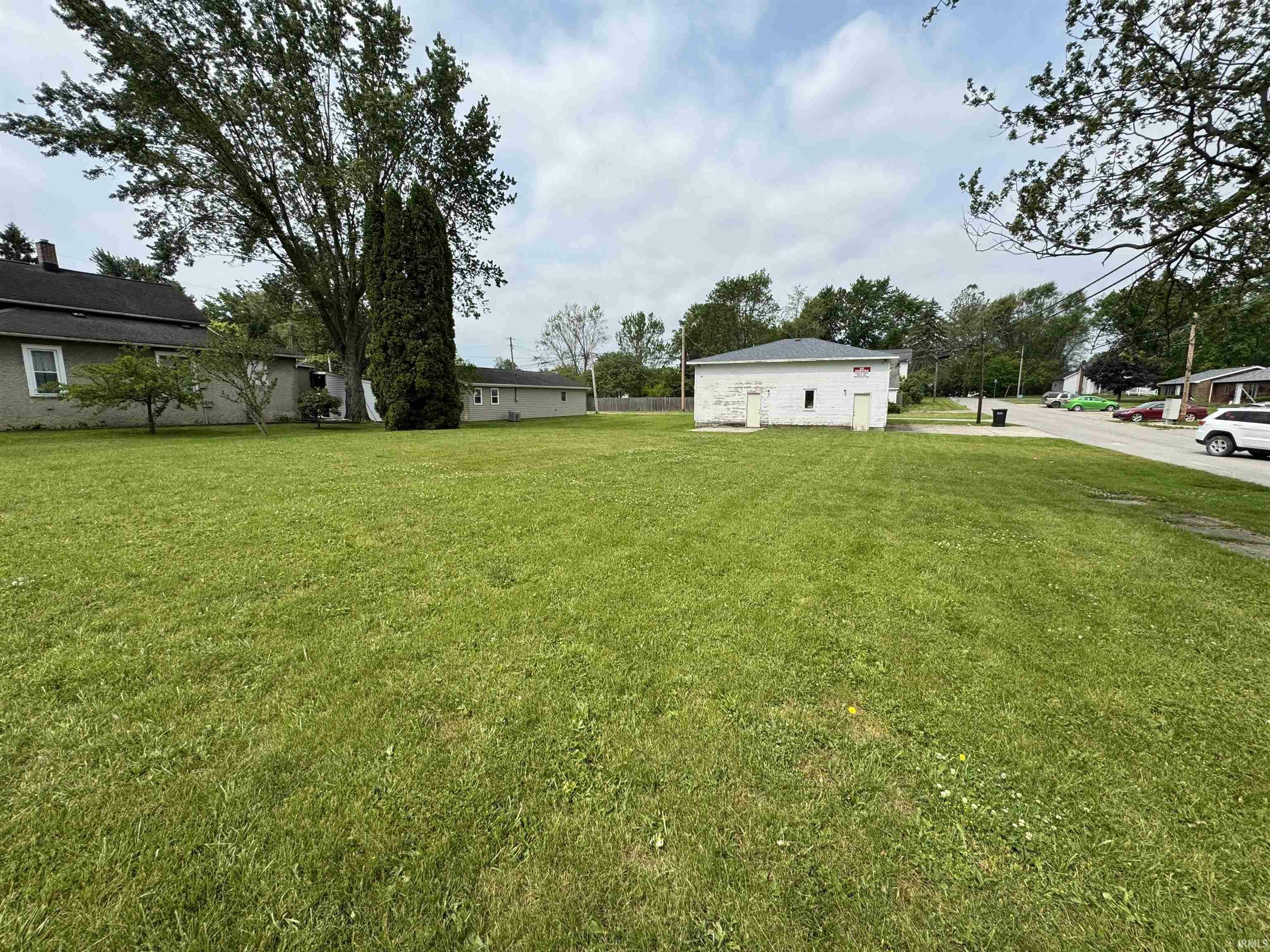 Property Photo: 425 S Center Street IN 46793