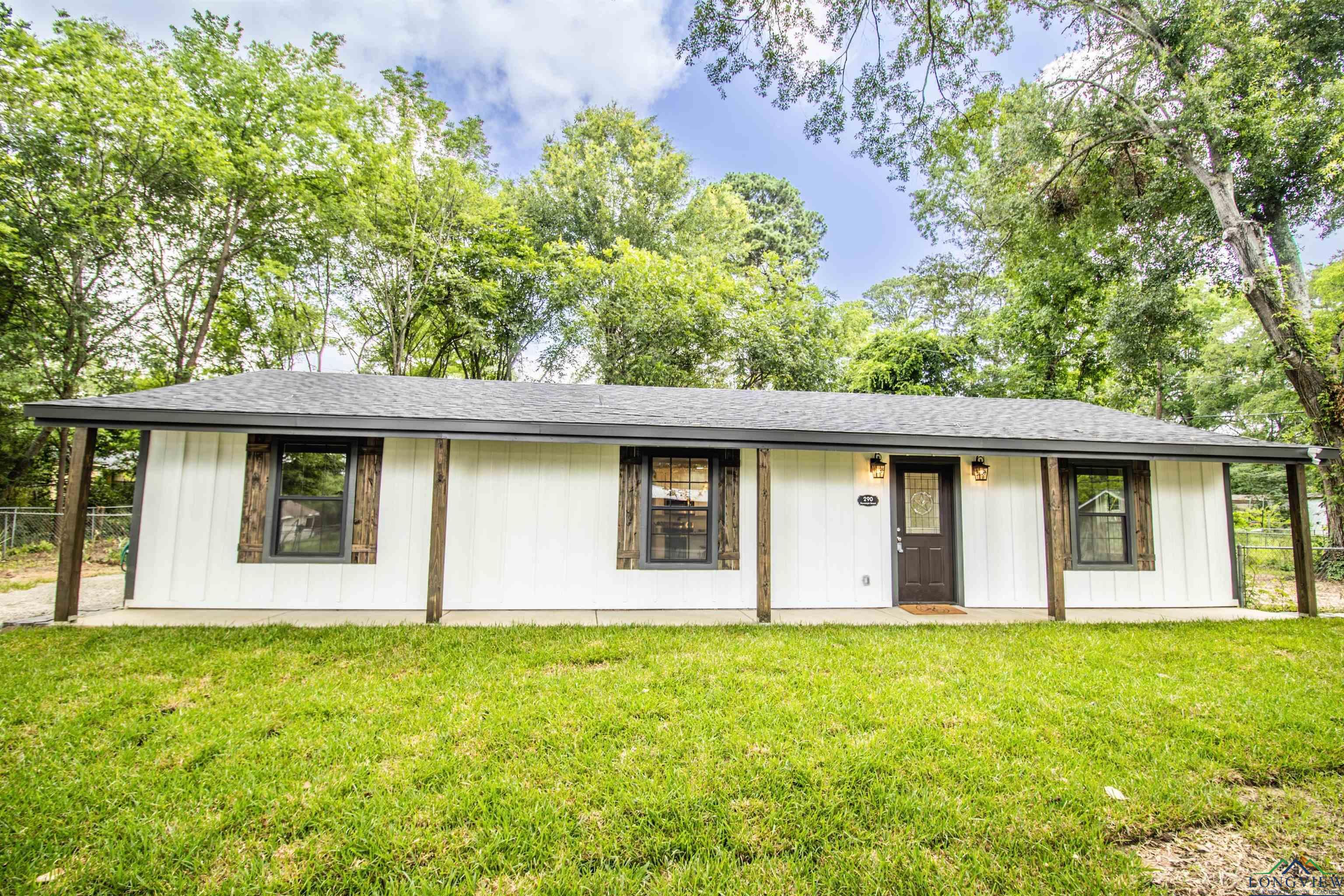 Property Photo:  290 Randolph St  TX 75692 