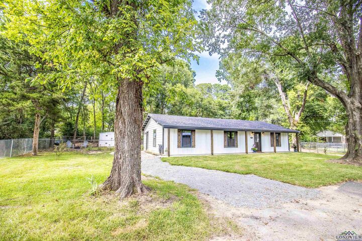 Property Photo:  290 Randolph St  TX 75692 