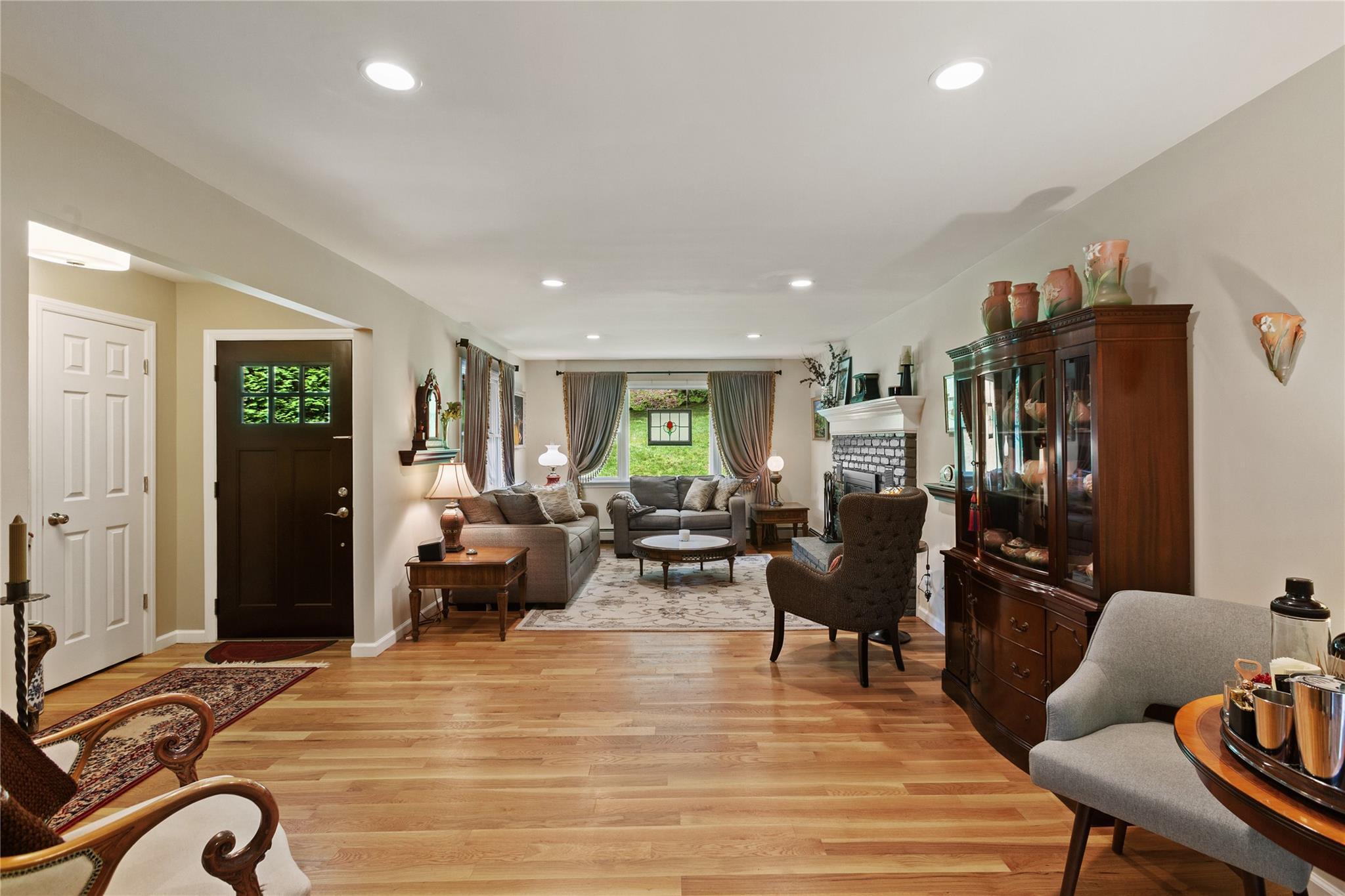 Property Photo:  1 Hawthorne Court  NY 10560 